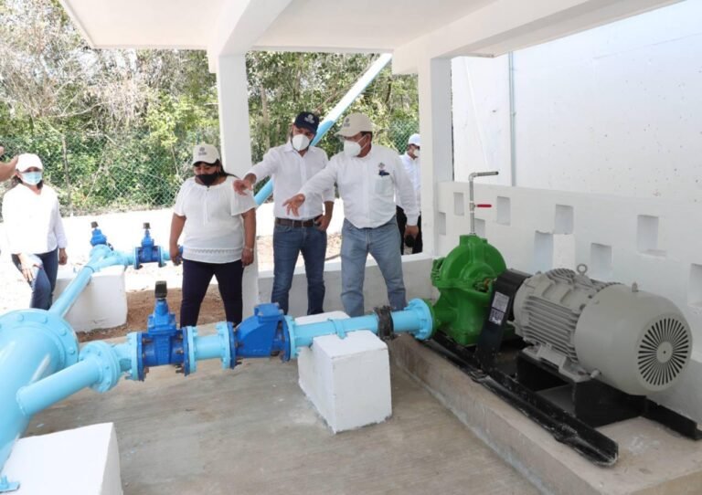 VILA DOSAL ENTREGA OBRAS DE AGUA POTABLE EN CELESTÚN