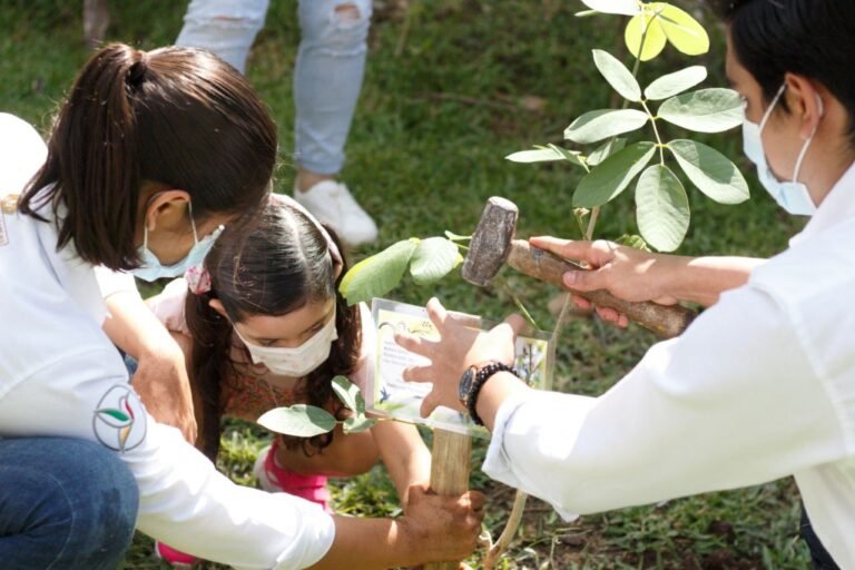 SE INAUGURA EL PRIMER JARDÍN URBANO PARA ABEJAS Y COLOBRÍES