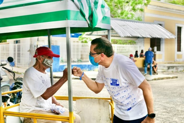 “EL CANDIDATO DE LOS LENTES” RECORRIÓ 400 KILÓMETROS EN CAMINATAS Y VISITAS A DOMICILIO