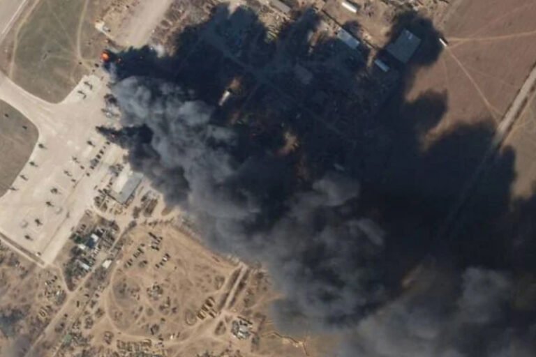 Bombardeo destruye aeropuerto de Dnipró, al este de Ucrania