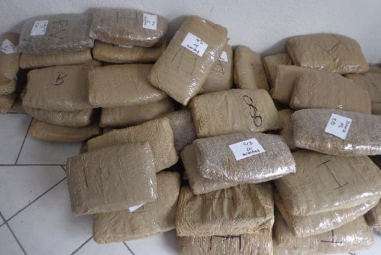 Detienen a yucatecos con 200 kilos de mariguana y armas de fuego en Mérida