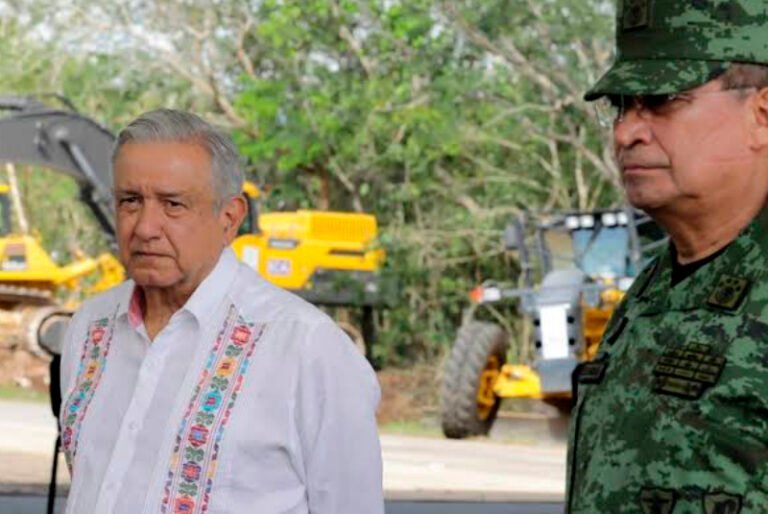 AMLO  llega a Chetumal para supervisar avances del Tren Maya
