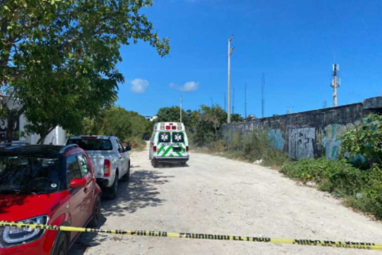 Hallan cuerpo de hombre asesinado en un camino de terracería de Cancún