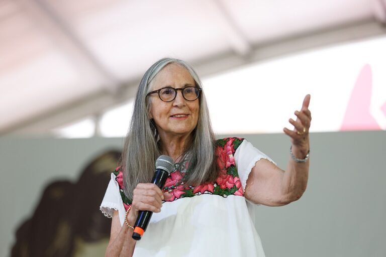 Congreso de CDMX rinde homenaje a la científica Julieta Fierro con minuto de silencio